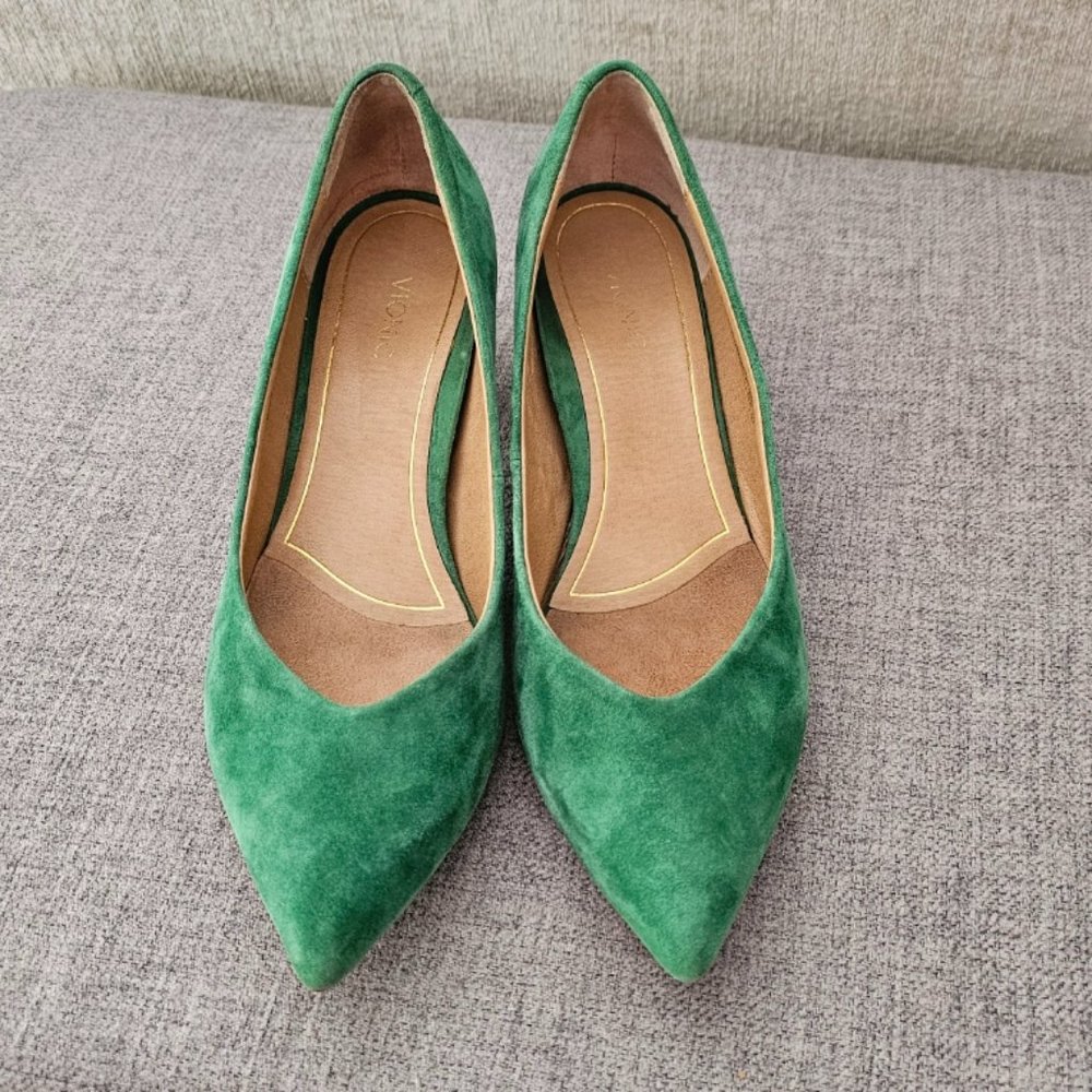 Women's Vionic Josie Pumps - Low Heel - Size 11 - Green Suede Leather